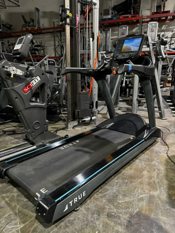 TRUE FITNESS C650 COMMERCIAL TREADMILL